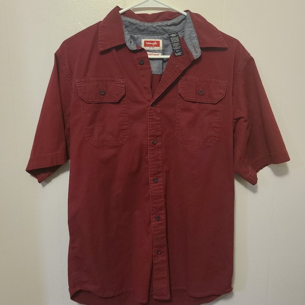 Wrangler burgundy short sleeve button up size small